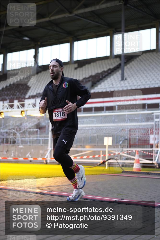 07.12.2025 - St. Pauli X-Mass-Run No. 15 Patografie http://msf.ph/oto/9391349 07.12.2025 10:31:30 Ziel 343, 1818, 2171, 2540, 2541, 3895, 3896, 3897, 4412 meine-sportfotos.de