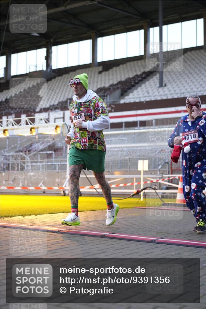 07.12.2025 - St. Pauli X-Mass-Run No. 15 Patografie http://msf.ph/oto/9391356 07.12.2025 10:31:39 Ziel 1818, 2352, 2541, 3895, 3896, 3897, 3969, 4467, 4518, 4519, 4520 meine-sportfotos.de