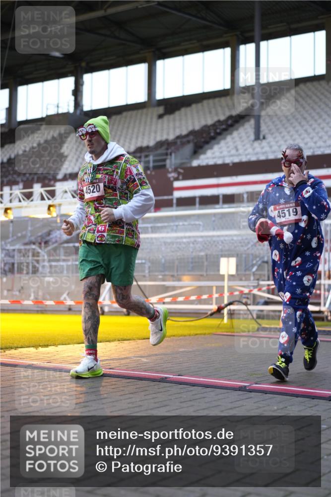 07.12.2025 - St. Pauli X-Mass-Run No. 15 Patografie http://msf.ph/oto/9391357 07.12.2025 10:31:39 Ziel 1818, 2352, 2541, 3895, 3896, 3897, 3969, 4467, 4518, 4519, 4520 meine-sportfotos.de