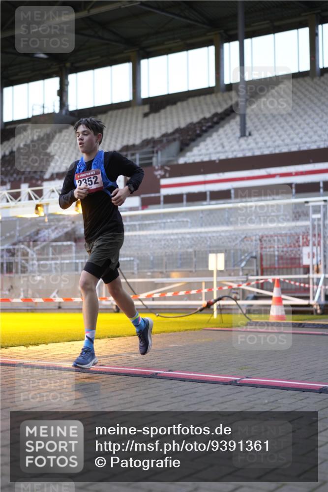 07.12.2025 - St. Pauli X-Mass-Run No. 15 Patografie http://msf.ph/oto/9391361 07.12.2025 10:31:41 Ziel 1818, 2352, 2418, 3806, 3808, 3895, 3896, 3897, 3969, 4467, 4495, 4518, 4519, 4520 meine-sportfotos.de