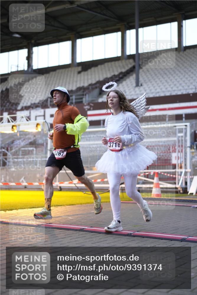 07.12.2025 - St. Pauli X-Mass-Run No. 15 Patografie http://msf.ph/oto/9391374 07.12.2025 10:31:49 Ziel 750, 752, 2352, 2418, 3267, 3716, 3806, 3808, 3969, 4467, 4484, 4495, 4504, 4518, 4519, 4520 meine-sportfotos.de