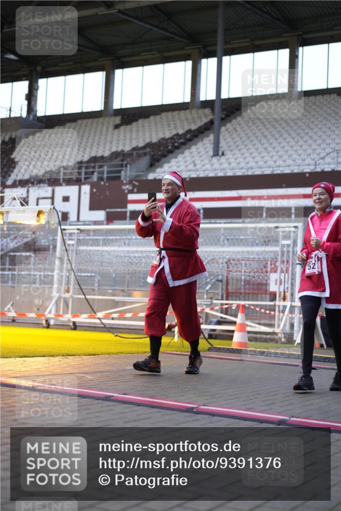 07.12.2025 - St. Pauli X-Mass-Run No. 15 Patografie http://msf.ph/oto/9391376 07.12.2025 10:31:51 Ziel 750, 752, 2352, 2418, 3267, 3716, 3806, 3808, 3969, 4467, 4484, 4495, 4504, 4518, 4519, 4520 meine-sportfotos.de