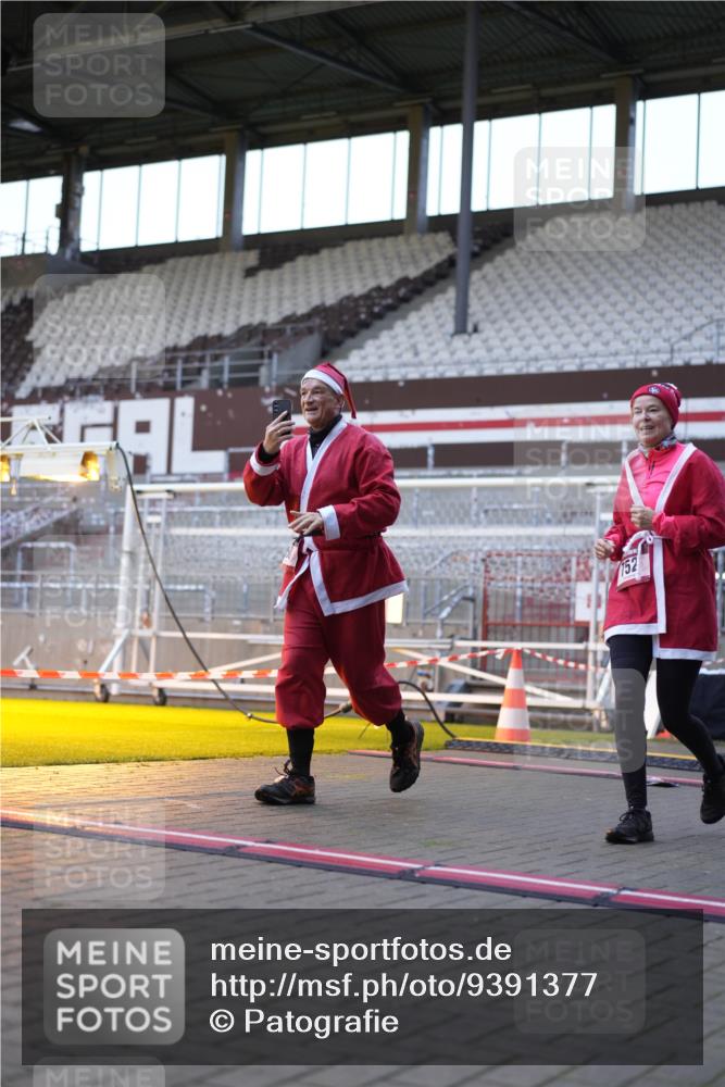 07.12.2025 - St. Pauli X-Mass-Run No. 15 Patografie http://msf.ph/oto/9391377 07.12.2025 10:31:51 Ziel 750, 752, 2352, 2418, 3267, 3716, 3806, 3808, 3969, 4467, 4484, 4495, 4504, 4518, 4519, 4520 meine-sportfotos.de