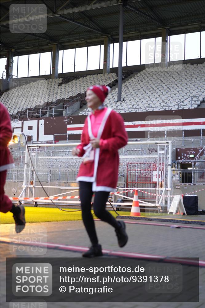 07.12.2025 - St. Pauli X-Mass-Run No. 15 Patografie http://msf.ph/oto/9391378 07.12.2025 10:31:52 Ziel 750, 752, 2352, 2418, 3267, 3716, 3806, 3808, 3969, 4467, 4484, 4495, 4504, 4518, 4519, 4520 meine-sportfotos.de