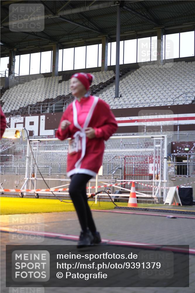07.12.2025 - St. Pauli X-Mass-Run No. 15 Patografie http://msf.ph/oto/9391379 07.12.2025 10:31:52 Ziel 750, 752, 2352, 2418, 3267, 3716, 3806, 3808, 3969, 4467, 4484, 4495, 4504, 4518, 4519, 4520 meine-sportfotos.de