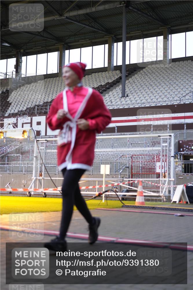 07.12.2025 - St. Pauli X-Mass-Run No. 15 Patografie http://msf.ph/oto/9391380 07.12.2025 10:31:52 Ziel 750, 752, 2352, 2418, 3267, 3716, 3806, 3808, 3969, 4467, 4484, 4495, 4504, 4518, 4519, 4520 meine-sportfotos.de