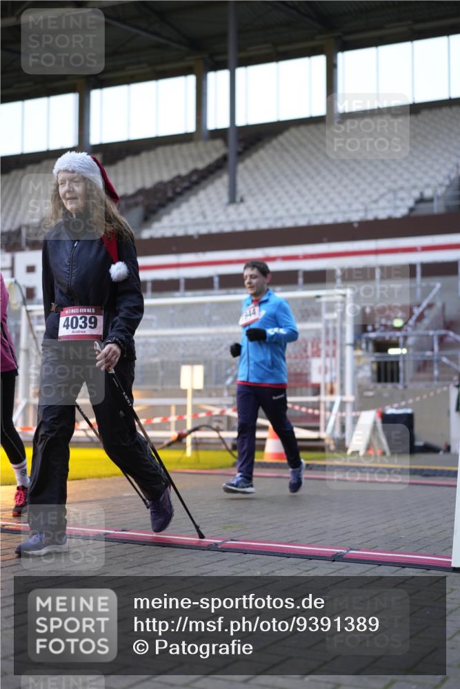 07.12.2025 - St. Pauli X-Mass-Run No. 15 Patografie http://msf.ph/oto/9391389 07.12.2025 10:32:09 Ziel 1942, 1944, 2342, 2343, 2345, 4039, 4274, 4275 meine-sportfotos.de