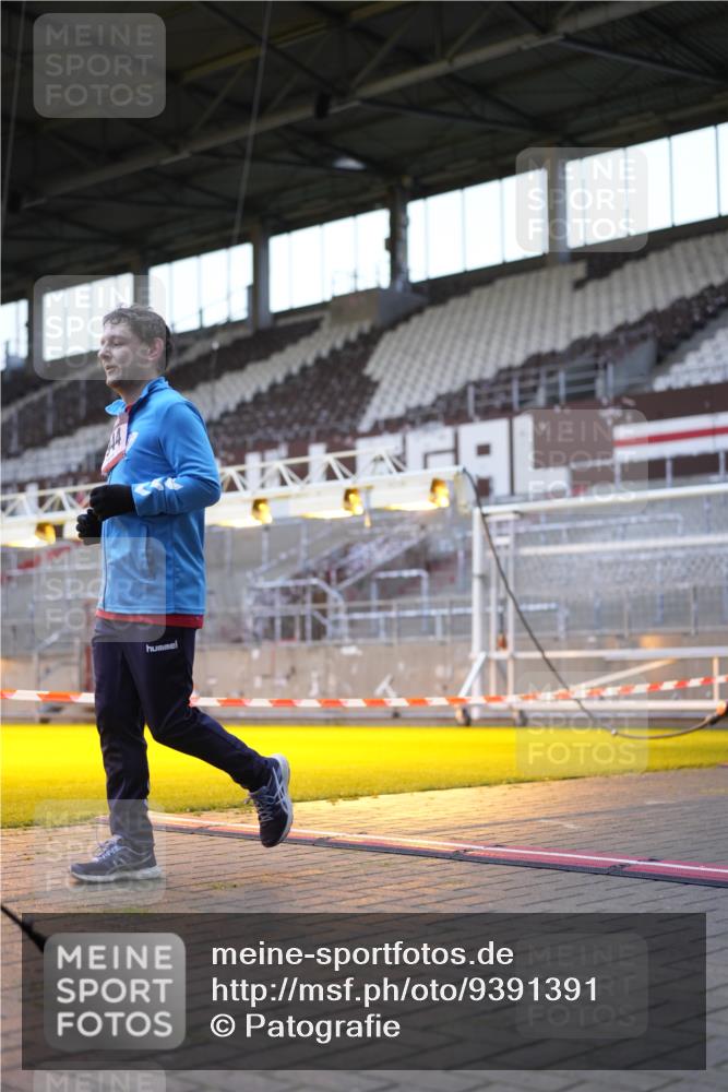 07.12.2025 - St. Pauli X-Mass-Run No. 15 Patografie http://msf.ph/oto/9391391 07.12.2025 10:32:10 Ziel 1942, 1944, 2342, 2343, 2345, 4039, 4274, 4275 meine-sportfotos.de