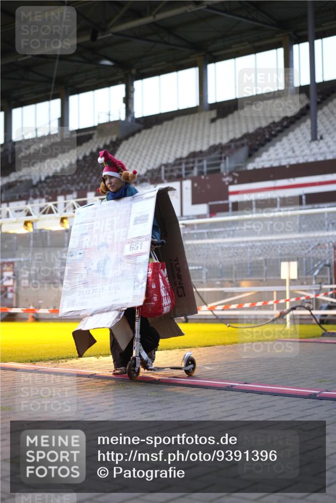 07.12.2025 - St. Pauli X-Mass-Run No. 15 Patografie http://msf.ph/oto/9391396 07.12.2025 10:32:23 Ziel 456, 651, 1942, 1944 meine-sportfotos.de