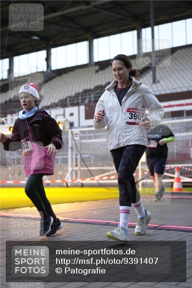 07.12.2025 - St. Pauli X-Mass-Run No. 15 Patografie http://msf.ph/oto/9391407 07.12.2025 10:33:04 Ziel 83, 1268, 2486, 3543, 3548, 3901, 3902 meine-sportfotos.de