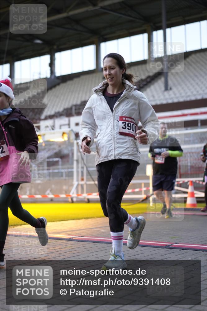 07.12.2025 - St. Pauli X-Mass-Run No. 15 Patografie http://msf.ph/oto/9391408 07.12.2025 10:33:04 Ziel 83, 1268, 2486, 3543, 3548, 3901, 3902 meine-sportfotos.de