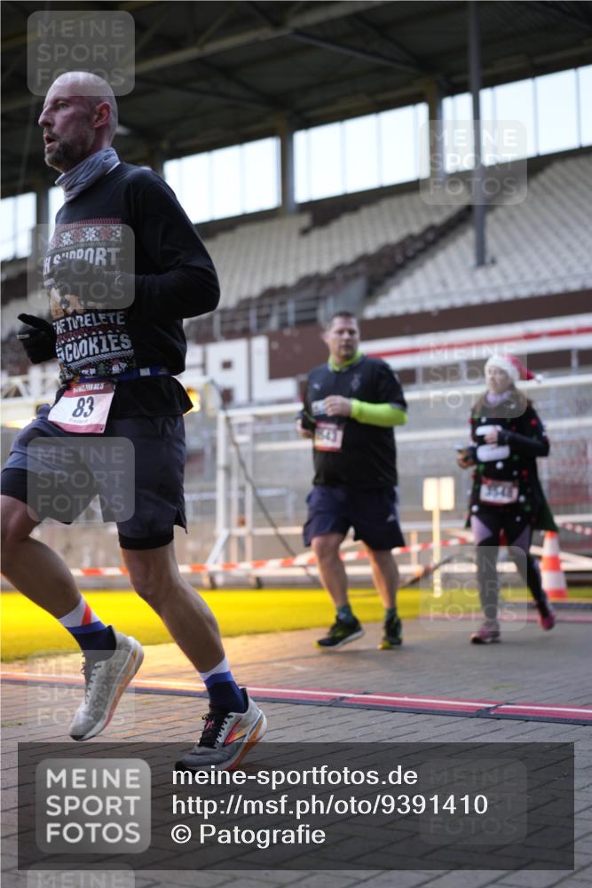 07.12.2025 - St. Pauli X-Mass-Run No. 15 Patografie http://msf.ph/oto/9391410 07.12.2025 10:33:05 Ziel 83, 1268, 2486, 3543, 3548, 3901, 3902 meine-sportfotos.de