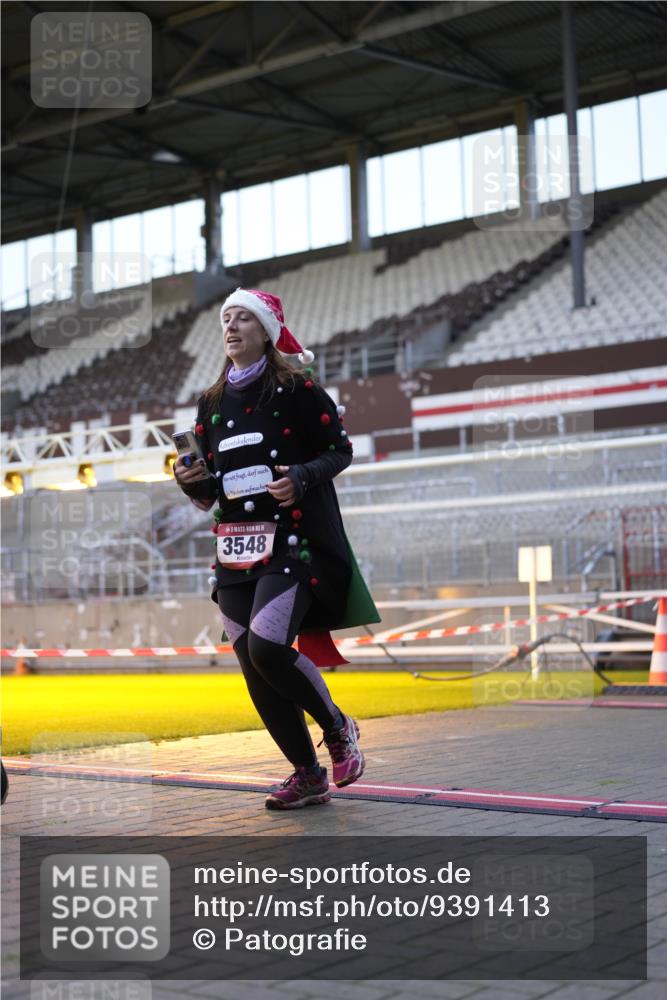 07.12.2025 - St. Pauli X-Mass-Run No. 15 Patografie http://msf.ph/oto/9391413 07.12.2025 10:33:06 Ziel 83, 1268, 2486, 3543, 3548, 3901, 3902 meine-sportfotos.de