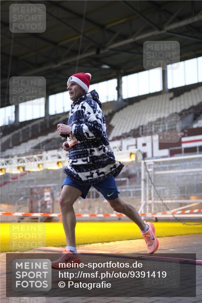 07.12.2025 - St. Pauli X-Mass-Run No. 15 Patografie http://msf.ph/oto/9391419 07.12.2025 10:33:15 Ziel 83, 498, 1268, 1329, 2054, 3543, 3548, 3791, 3901, 3902 meine-sportfotos.de