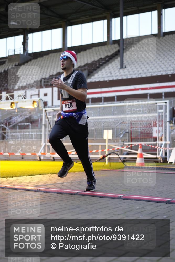 07.12.2025 - St. Pauli X-Mass-Run No. 15 Patografie http://msf.ph/oto/9391422 07.12.2025 10:33:24 Ziel 498, 828, 1329, 2054, 2065, 3791 meine-sportfotos.de