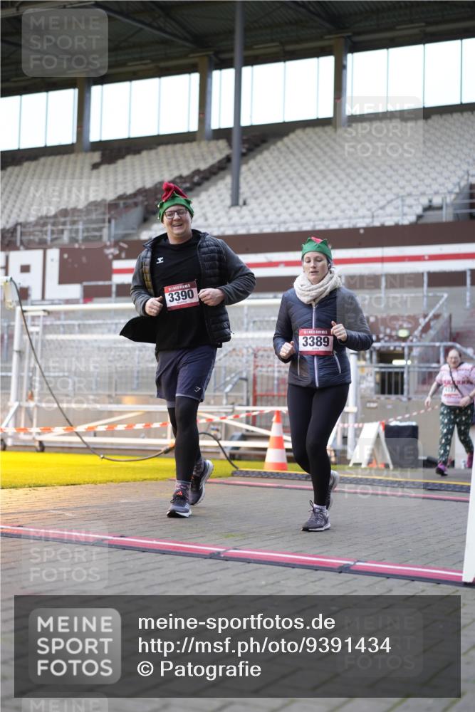 07.12.2025 - St. Pauli X-Mass-Run No. 15 Patografie http://msf.ph/oto/9391434 07.12.2025 10:34:28 Ziel 137, 578, 2212, 2639, 3389, 3390, 4316, 4317, 4336, 4337 meine-sportfotos.de