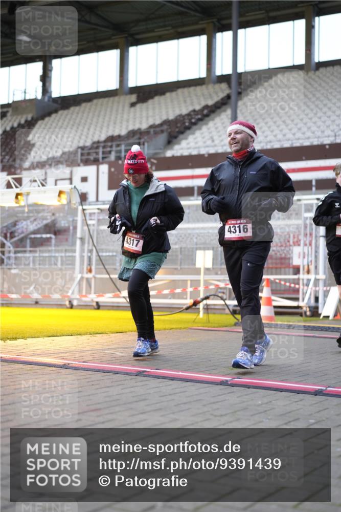 07.12.2025 - St. Pauli X-Mass-Run No. 15 Patografie http://msf.ph/oto/9391439 07.12.2025 10:34:32 Ziel 137, 578, 2212, 2639, 3389, 3390, 4316, 4317, 4336, 4337 meine-sportfotos.de