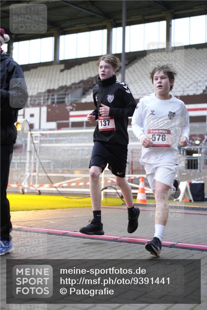 07.12.2025 - St. Pauli X-Mass-Run No. 15 Patografie http://msf.ph/oto/9391441 07.12.2025 10:34:33 Ziel 137, 578, 2212, 2639, 3389, 3390, 4316, 4317, 4336, 4337 meine-sportfotos.de