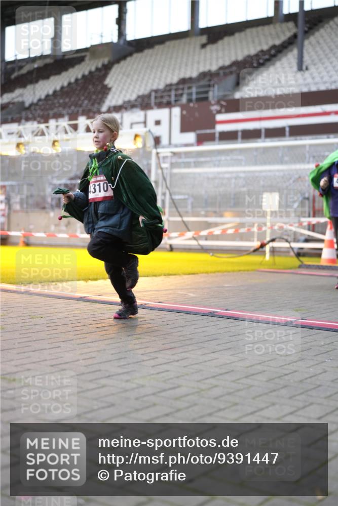 07.12.2025 - St. Pauli X-Mass-Run No. 15 Patografie http://msf.ph/oto/9391447 07.12.2025 10:34:42 Ziel 137, 493, 578, 3389, 3390, 4276, 4277, 4309, 4310, 4316, 4317, 4336, 4337 meine-sportfotos.de