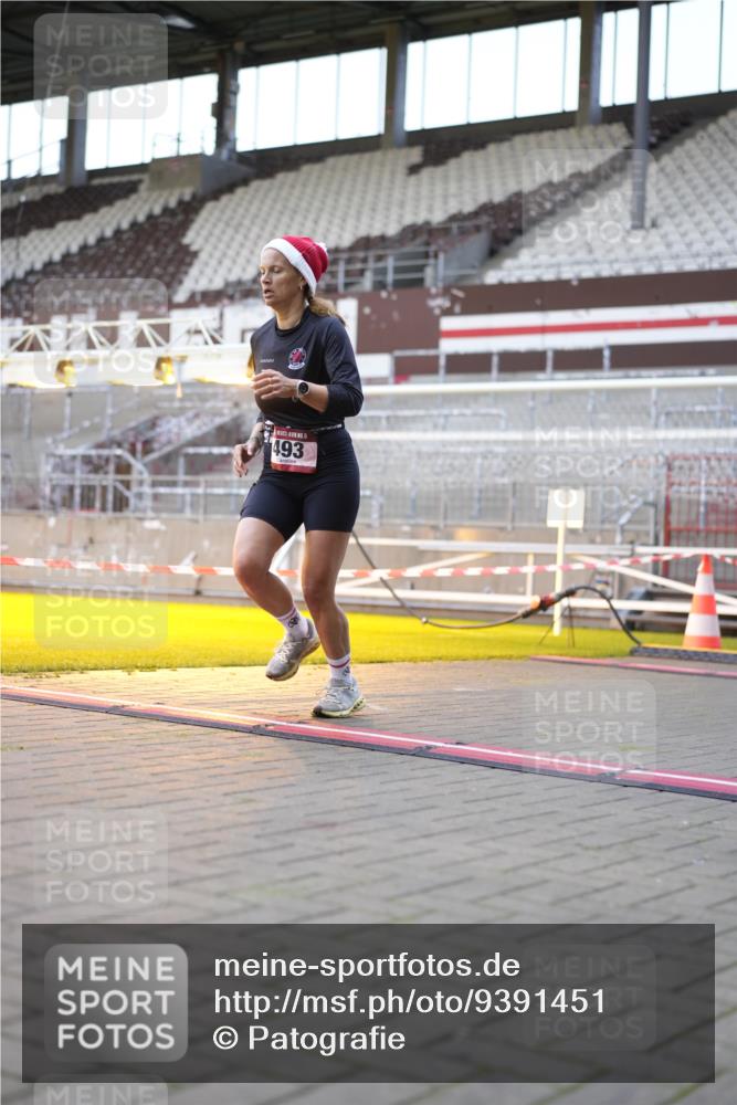 07.12.2025 - St. Pauli X-Mass-Run No. 15 Patografie http://msf.ph/oto/9391451 07.12.2025 10:34:45 Ziel 137, 493, 578, 4276, 4277, 4309, 4310, 4316, 4317, 4336, 4337 meine-sportfotos.de