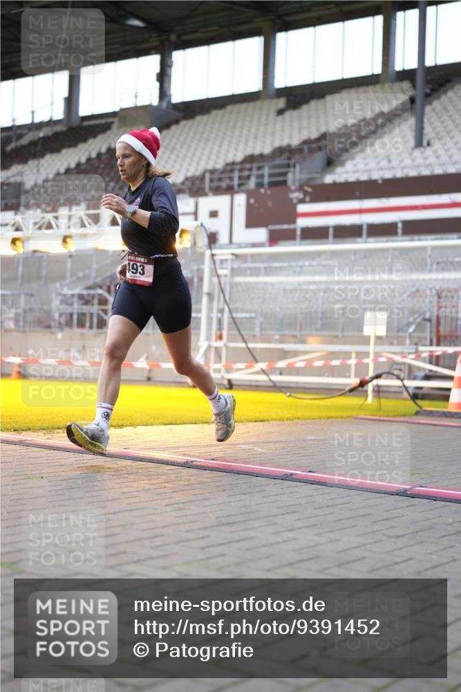 07.12.2025 - St. Pauli X-Mass-Run No. 15 Patografie http://msf.ph/oto/9391452 07.12.2025 10:34:45 Ziel 137, 493, 578, 4276, 4277, 4309, 4310, 4316, 4317, 4336, 4337 meine-sportfotos.de