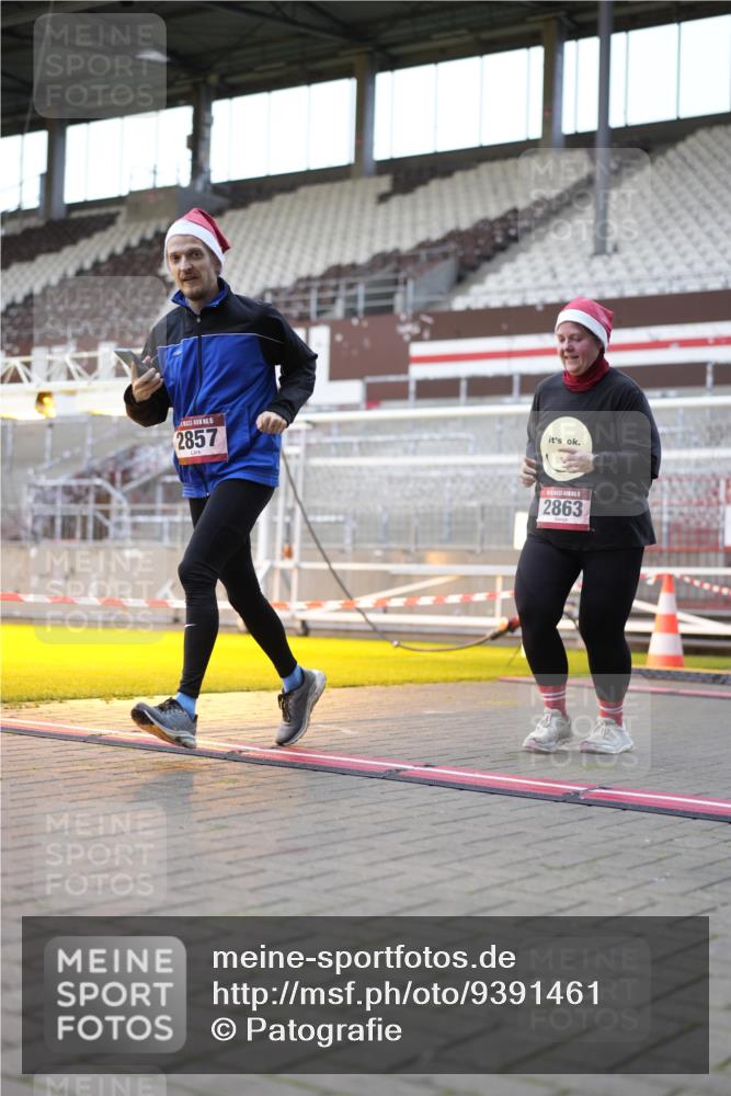 07.12.2025 - St. Pauli X-Mass-Run No. 15 Patografie http://msf.ph/oto/9391461 07.12.2025 10:35:06 Ziel 561, 2353, 2406, 2422, 2857, 2863, 4147, 4149, 4443, 4772, 4776, 4778, 4779 meine-sportfotos.de