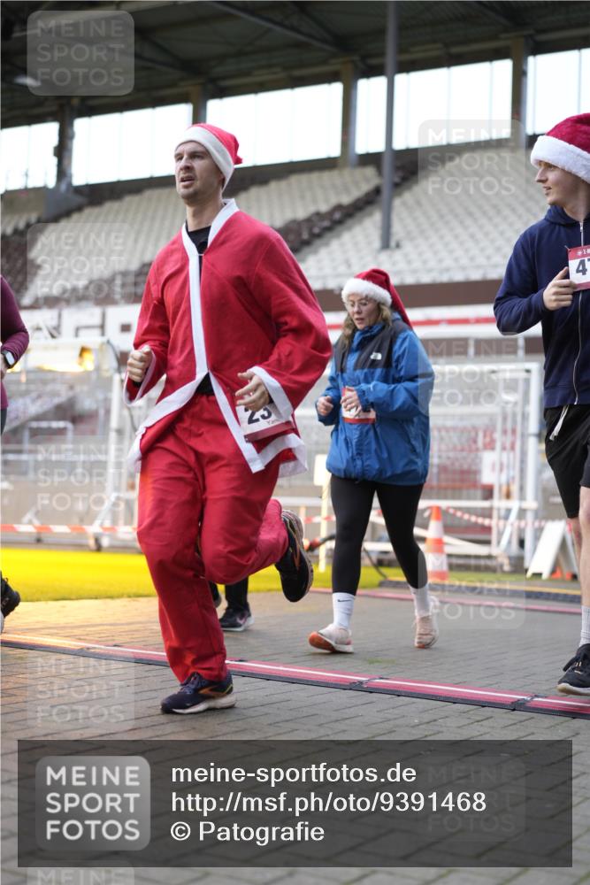 07.12.2025 - St. Pauli X-Mass-Run No. 15 Patografie http://msf.ph/oto/9391468 07.12.2025 10:35:10 Ziel 561, 2353, 2406, 2422, 2857, 2863, 3224, 3721, 4147, 4149, 4443, 4772, 4776, 4778, 4779 meine-sportfotos.de