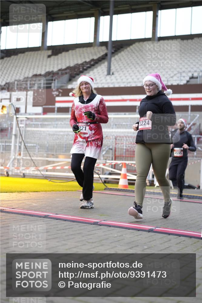 07.12.2025 - St. Pauli X-Mass-Run No. 15 Patografie http://msf.ph/oto/9391473 07.12.2025 10:35:14 Ziel 998, 1100, 1365, 2353, 2406, 2422, 2857, 2863, 3224, 3721, 4147, 4149, 4443, 4595, 4772, 4776, 4778, 4779 meine-sportfotos.de