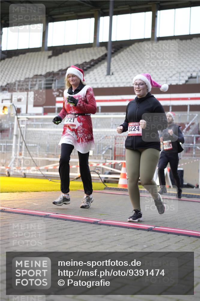 07.12.2025 - St. Pauli X-Mass-Run No. 15 Patografie http://msf.ph/oto/9391474 07.12.2025 10:35:14 Ziel 998, 1100, 1365, 2353, 2406, 2422, 2857, 2863, 3224, 3721, 4147, 4149, 4443, 4595, 4772, 4776, 4778, 4779 meine-sportfotos.de