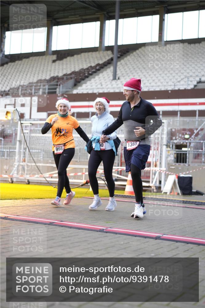 07.12.2025 - St. Pauli X-Mass-Run No. 15 Patografie http://msf.ph/oto/9391478 07.12.2025 10:35:18 Ziel 998, 1100, 1365, 2353, 2406, 2422, 2857, 2863, 3224, 3721, 4147, 4149, 4595, 4772, 4776, 4778, 4779 meine-sportfotos.de