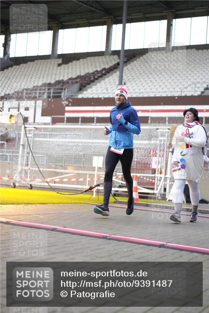 07.12.2025 - St. Pauli X-Mass-Run No. 15 Patografie http://msf.ph/oto/9391487 07.12.2025 10:35:51 Ziel 350, 2489, 3476, 4034 meine-sportfotos.de