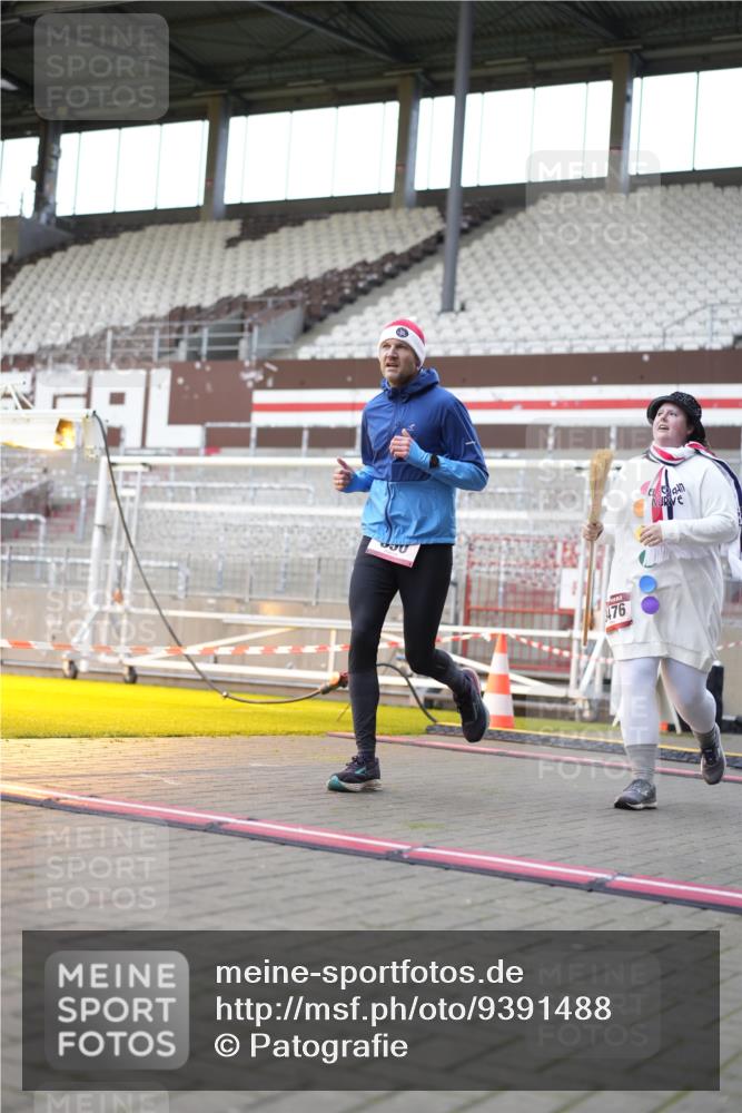 07.12.2025 - St. Pauli X-Mass-Run No. 15 Patografie http://msf.ph/oto/9391488 07.12.2025 10:35:51 Ziel 350, 2489, 3476, 4034 meine-sportfotos.de