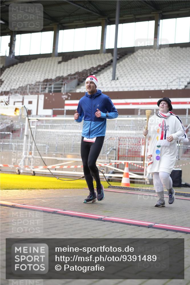07.12.2025 - St. Pauli X-Mass-Run No. 15 Patografie http://msf.ph/oto/9391489 07.12.2025 10:35:51 Ziel 350, 2489, 3476, 4034 meine-sportfotos.de