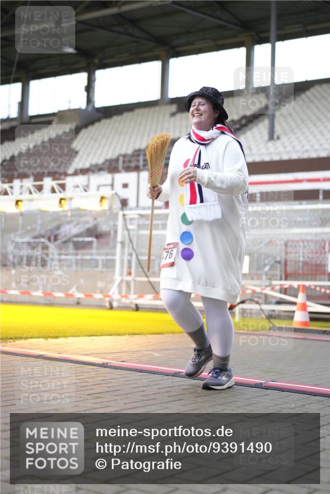 07.12.2025 - St. Pauli X-Mass-Run No. 15 Patografie http://msf.ph/oto/9391490 07.12.2025 10:35:52 Ziel 350, 2489, 3476, 4034 meine-sportfotos.de