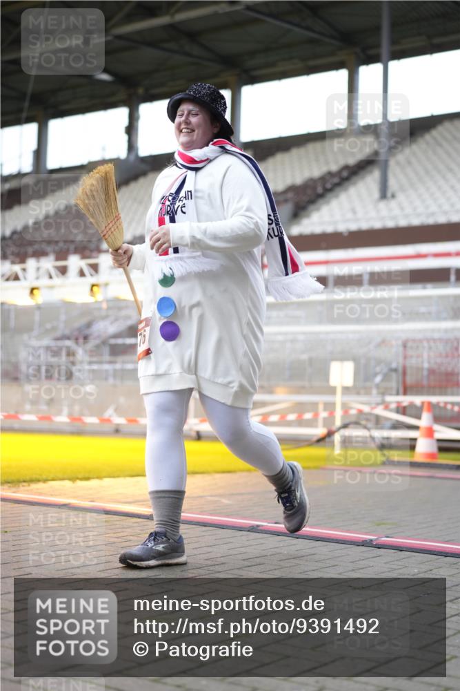 07.12.2025 - St. Pauli X-Mass-Run No. 15 Patografie http://msf.ph/oto/9391492 07.12.2025 10:35:52 Ziel 350, 2489, 3476, 4034 meine-sportfotos.de