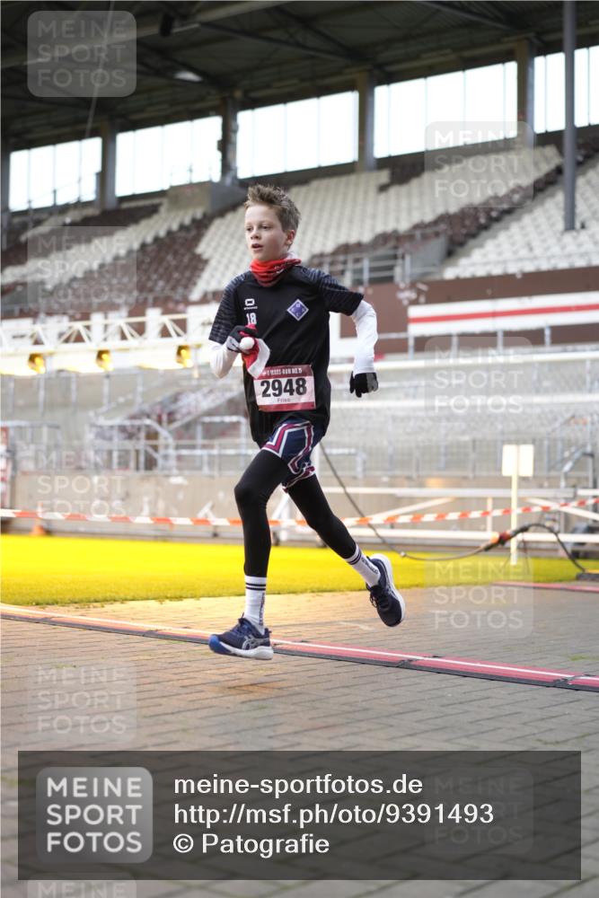07.12.2025 - St. Pauli X-Mass-Run No. 15 Patografie http://msf.ph/oto/9391493 07.12.2025 10:36:17 Ziel 2948, 3089 meine-sportfotos.de