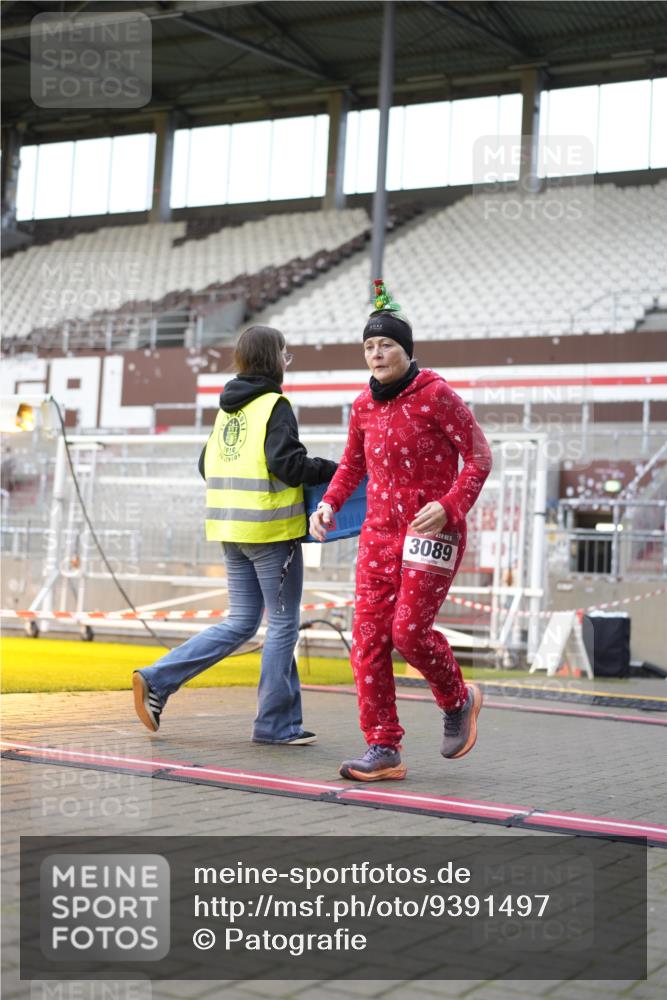 07.12.2025 - St. Pauli X-Mass-Run No. 15 Patografie http://msf.ph/oto/9391497 07.12.2025 10:36:21 Ziel 2948, 3089, 4200, 4591, 4599 meine-sportfotos.de