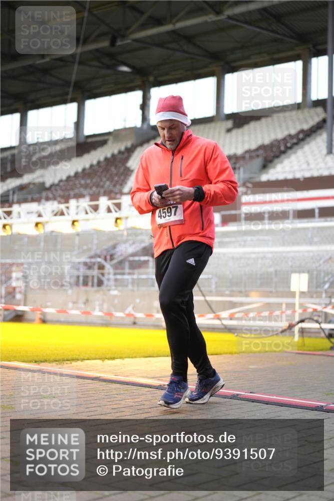 07.12.2025 - St. Pauli X-Mass-Run No. 15 Patografie http://msf.ph/oto/9391507 07.12.2025 10:36:31 Ziel 717, 833, 2948, 3089, 3382, 4200, 4591, 4597, 4599 meine-sportfotos.de