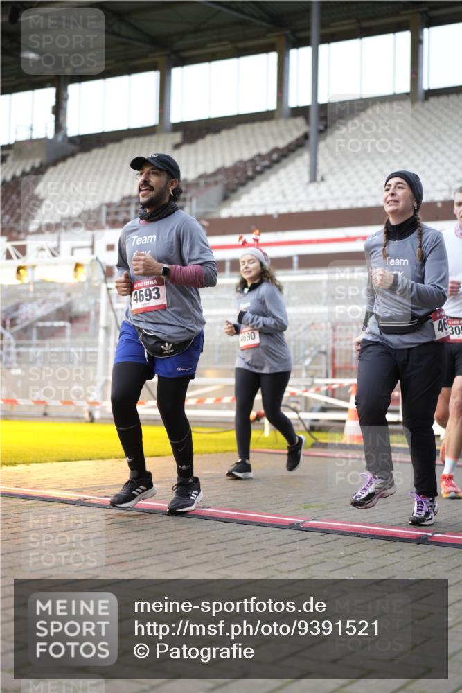 07.12.2025 - St. Pauli X-Mass-Run No. 15 Patografie http://msf.ph/oto/9391521 07.12.2025 10:36:43 Ziel 37, 511, 521, 665, 717, 833, 2615, 3056, 3263, 3382, 4597, 4690, 4691, 4693 meine-sportfotos.de