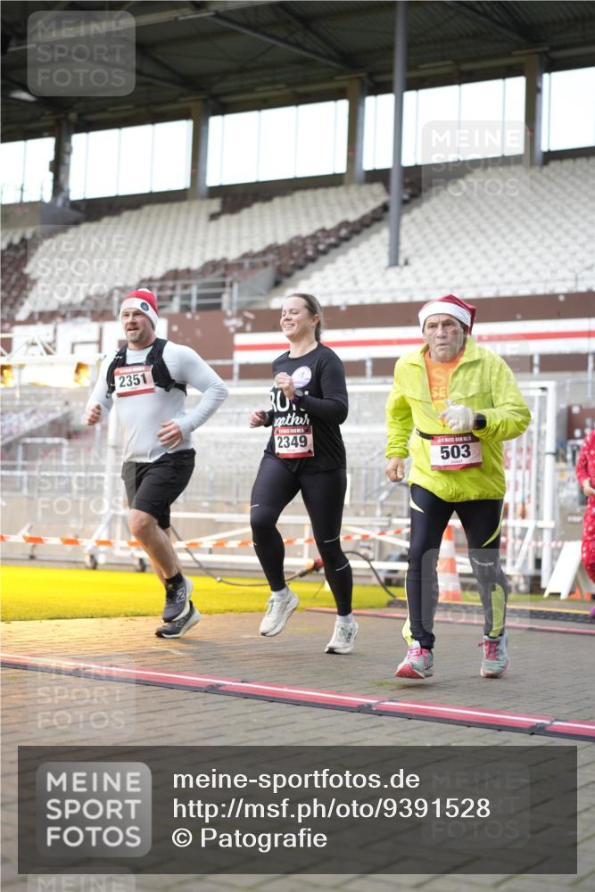 07.12.2025 - St. Pauli X-Mass-Run No. 15 Patografie http://msf.ph/oto/9391528 07.12.2025 10:36:57 Ziel 503, 2349, 2351, 2615, 3056, 3090, 3263, 4690, 4691, 4693 meine-sportfotos.de