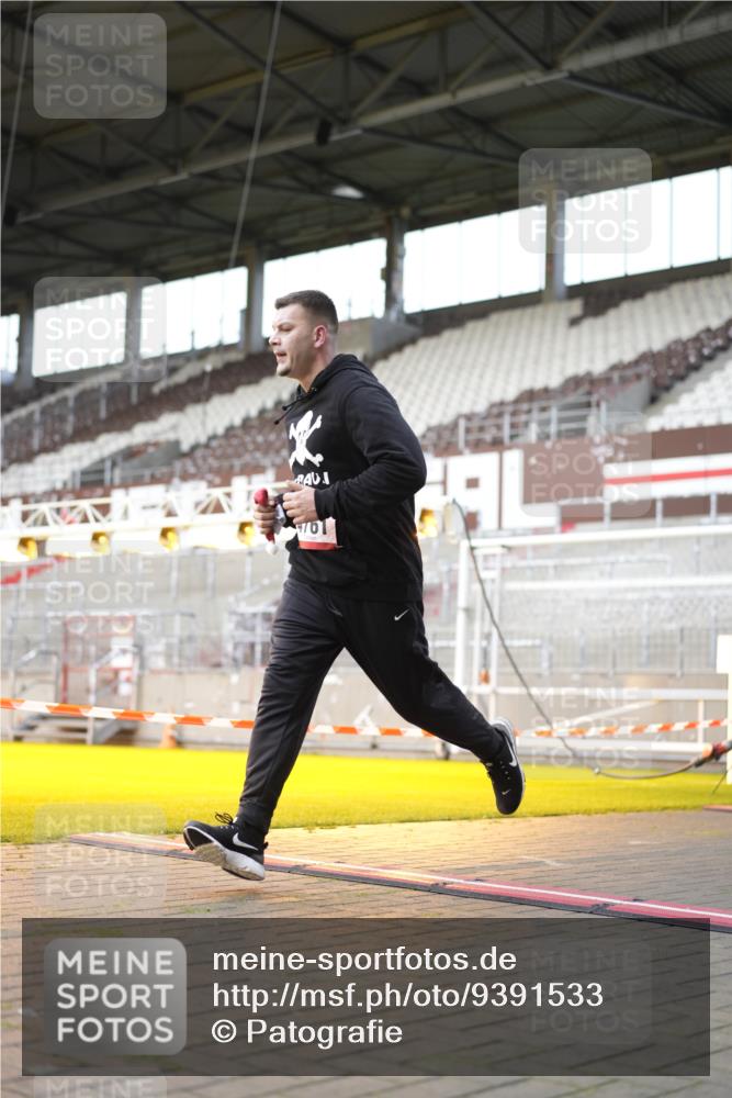 07.12.2025 - St. Pauli X-Mass-Run No. 15 Patografie http://msf.ph/oto/9391533 07.12.2025 10:37:05 Ziel 503, 2349, 2351, 3090, 4761 meine-sportfotos.de