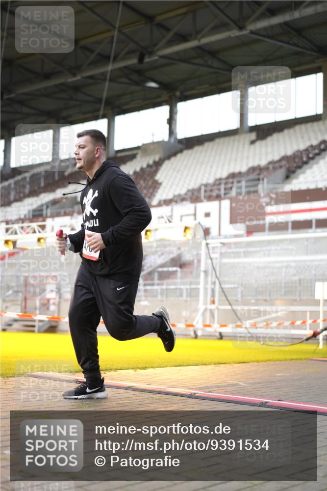 07.12.2025 - St. Pauli X-Mass-Run No. 15 Patografie http://msf.ph/oto/9391534 07.12.2025 10:37:05 Ziel 503, 2349, 2351, 3090, 4761 meine-sportfotos.de