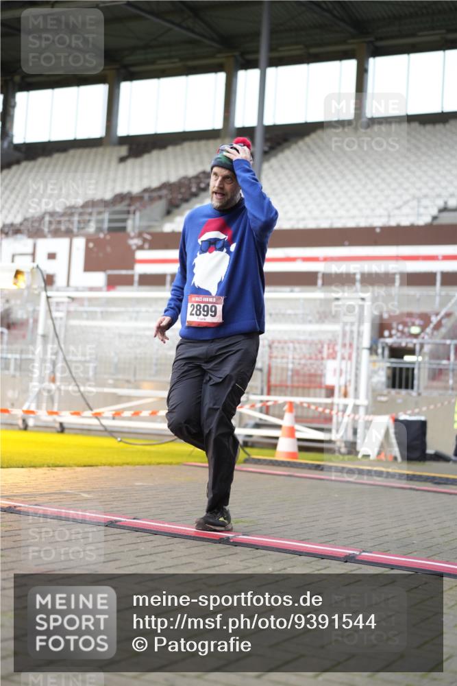 07.12.2025 - St. Pauli X-Mass-Run No. 15 Patografie http://msf.ph/oto/9391544 07.12.2025 10:37:52 Ziel 70, 2899, 3069, 4872 meine-sportfotos.de