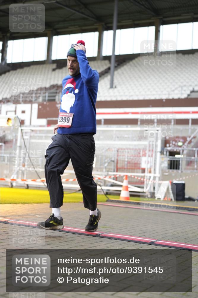 07.12.2025 - St. Pauli X-Mass-Run No. 15 Patografie http://msf.ph/oto/9391545 07.12.2025 10:37:52 Ziel 70, 2899, 3069, 4872 meine-sportfotos.de