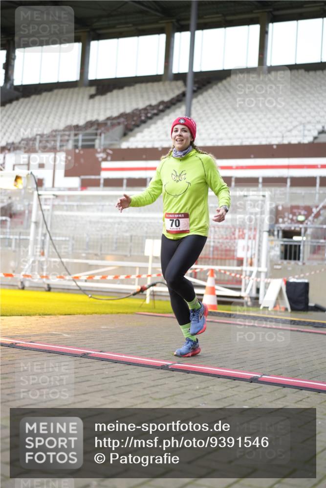 07.12.2025 - St. Pauli X-Mass-Run No. 15 Patografie http://msf.ph/oto/9391546 07.12.2025 10:37:55 Ziel 70, 2899, 3069, 4872 meine-sportfotos.de