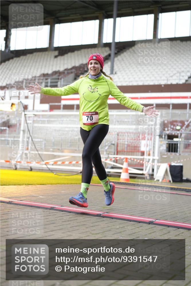 07.12.2025 - St. Pauli X-Mass-Run No. 15 Patografie http://msf.ph/oto/9391547 07.12.2025 10:37:55 Ziel 70, 2899, 3069, 4872 meine-sportfotos.de