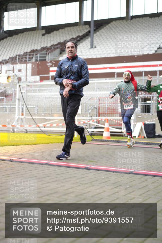 07.12.2025 - St. Pauli X-Mass-Run No. 15 Patografie http://msf.ph/oto/9391557 07.12.2025 10:38:40 Ziel 1250, 1255, 2078, 2085, 2943, 3058, 3061 meine-sportfotos.de