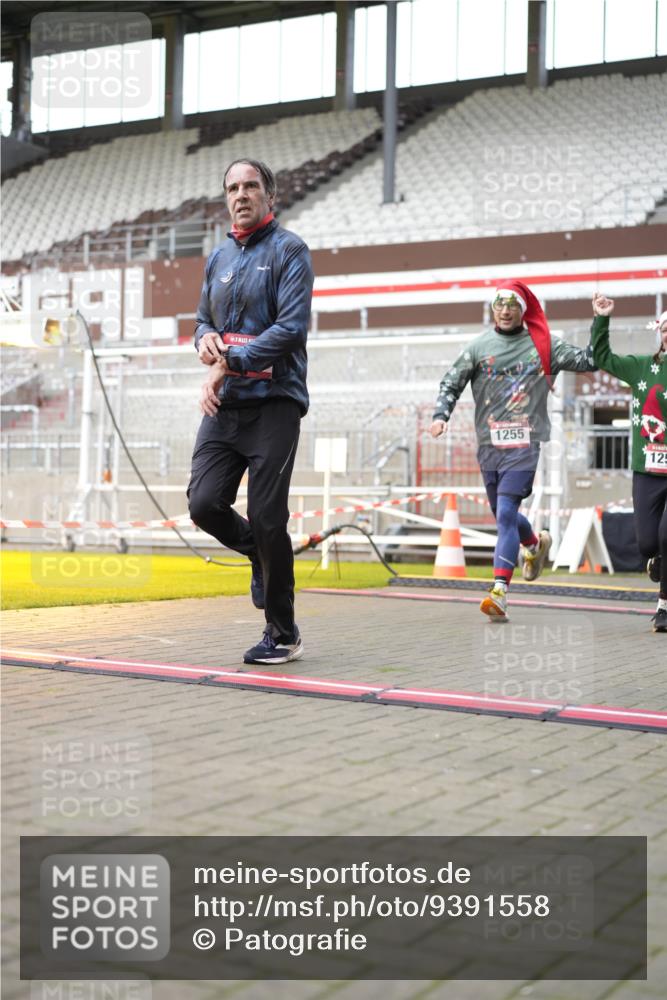 07.12.2025 - St. Pauli X-Mass-Run No. 15 Patografie http://msf.ph/oto/9391558 07.12.2025 10:38:41 Ziel 1250, 1255, 2078, 2085, 2943, 3058, 3061 meine-sportfotos.de