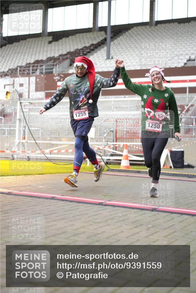 07.12.2025 - St. Pauli X-Mass-Run No. 15 Patografie http://msf.ph/oto/9391559 07.12.2025 10:38:41 Ziel 1250, 1255, 2078, 2085, 2943, 3058, 3061 meine-sportfotos.de