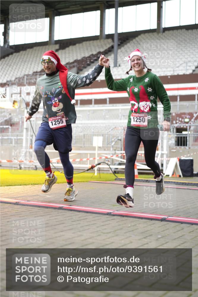 07.12.2025 - St. Pauli X-Mass-Run No. 15 Patografie http://msf.ph/oto/9391561 07.12.2025 10:38:41 Ziel 1250, 1255, 2078, 2085, 2943, 3058, 3061 meine-sportfotos.de